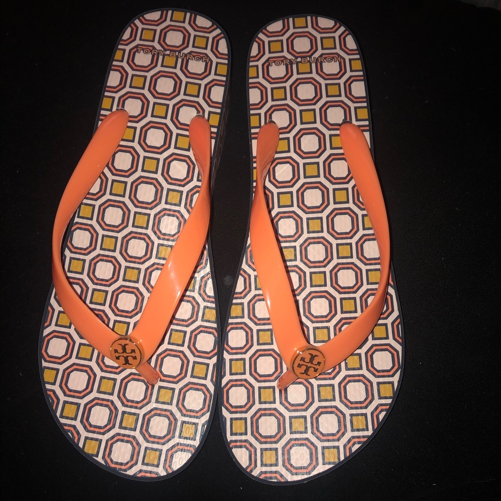 TORY BURCH PRINTED CARVED WEDGE FLIP-FLOP